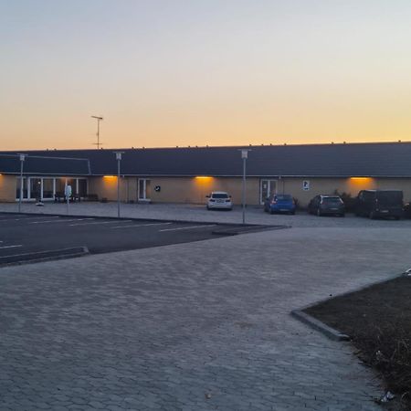 Skuldelev Kro Skibby Buitenkant foto